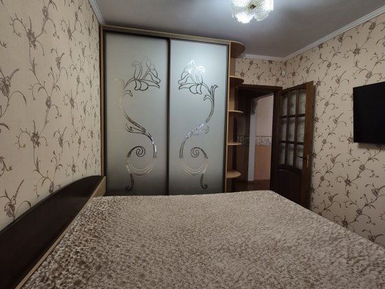 сдам 3 комнатную квартиру-студию Чорноморськ