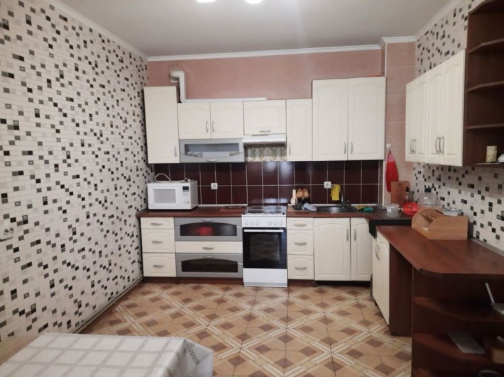 Здається на рік і більше двокімнатна кварира в Чорноморську. Новобудова. - фото 1