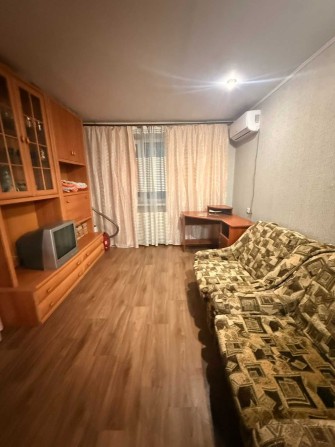 Сдам на год и более 1 комнатную квартиру в центре - фото 1
