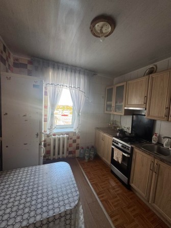 Здається 3-кімнатна квартира,косметичний ремонт,8000 грн +комунальні послуги - фото 1