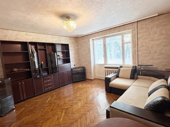 Без комісії. Оренда 4 - кімнатної квартири в центрі смт Коцюбинське.