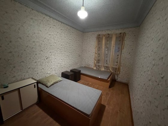 Центр 3-к.Кв. 1-Поверх  . Ярослава мудрого 37 Краматорск