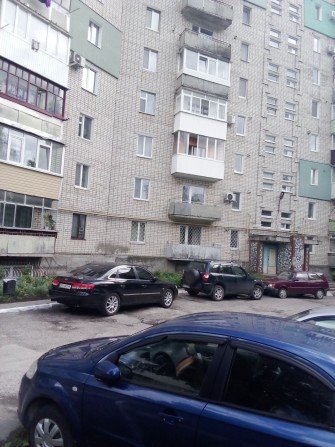 сдам на постоянно 2комнатную квартиру район площади - фото 1