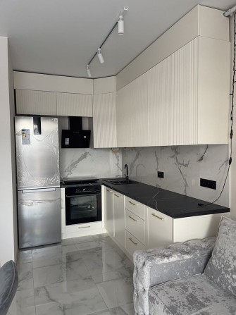 Оренда 1 кімнатної квартири в ЖК Famely Residence   з власною терасою   в Солонці - фото 1