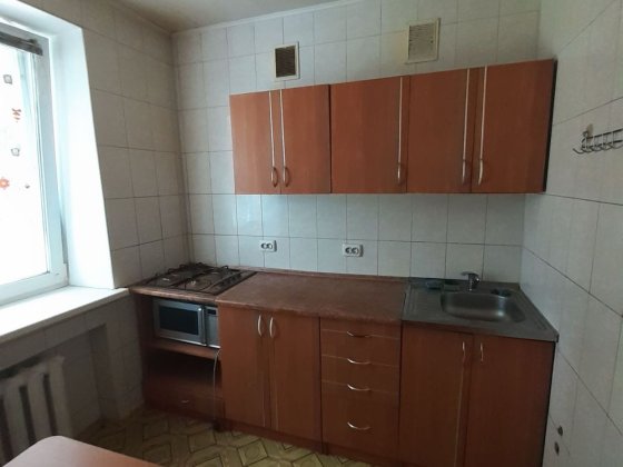 Здам 2 кім по вул Шевченка закрита територія парко місце Кременчук