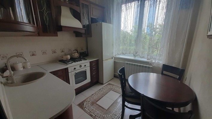 Здам 2-кімнатну видову квартиру біля метро Берестейська - фото 1