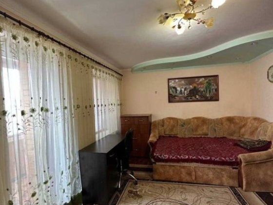 Здам оренда 1 кімнатної просторої квартири дівчині ( мамі з дитиною) Кривий Ріг