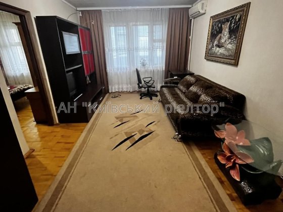 Оренда просторої 3-кімнатної квартири біля метро Позняки м. Київ, вул. Олександра Кошиця, 9 Киев