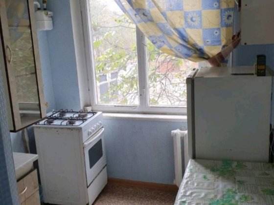 Сдам на длительный срок 3х комнатную квартиру,порядочно семье, в ц.г.районе,частично меблирована. Кривой Рог