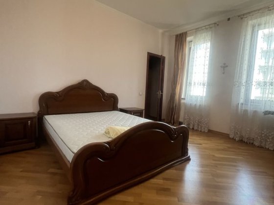 Здається 3квартира по вул.Шевченка з гаражем,паркова зона, поруч озера. Ивано-Франковск
