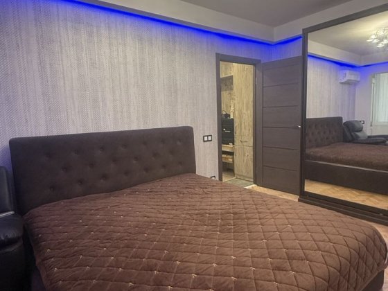 Затишна 2к квартира в центрі біля метро Киев