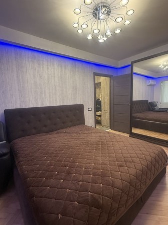 Затишна 2к квартира в центрі біля метро - фото 1