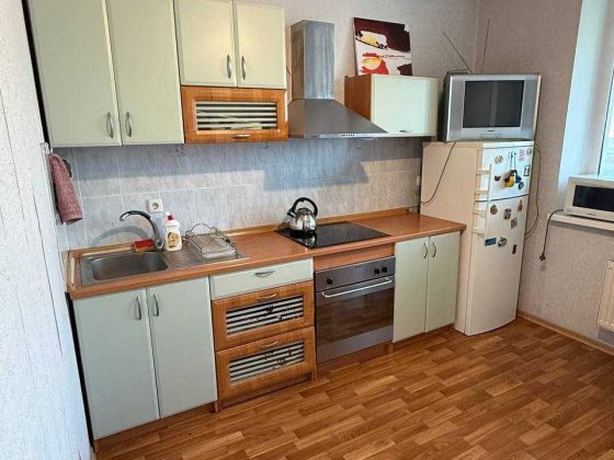 Здається однокімнатна біля метро Житомирська Киев