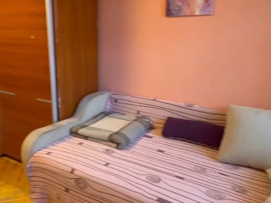 10 000 грн. Здається 1 км. квартира, 800 м від вокзала Дарниця Київ