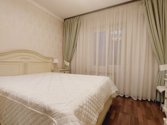 Сдам 2-х комн.квартиру (разд) по ул.Ревуцкого 18, метро Харьковская Киев