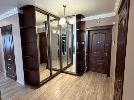Здам трикімнатну квартиру Киев