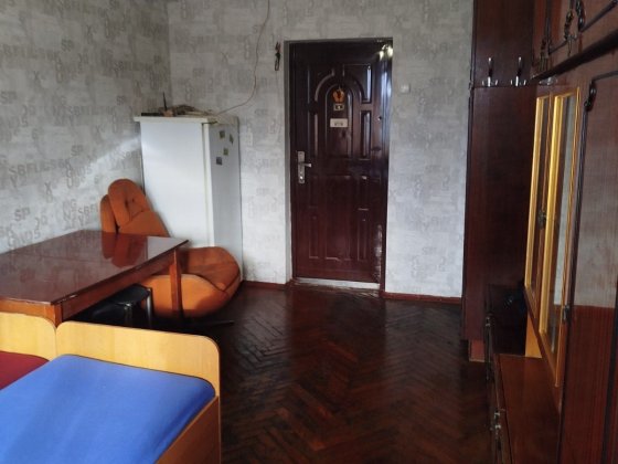 продам комнату метро Чернігівська Киев