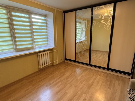 Продаж просторої кімнати  23,7  м²  у  гуртожитку, проспект Науки, 102 Киев