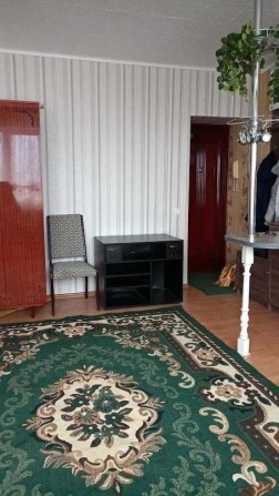 Простора кімната 27 м² біля метро Житомирська | Для проживання або інвестиції - фото 1