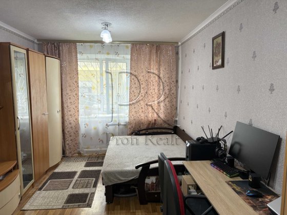 Продаж1 кімнати в гуртожитку за адресою вул.Олександрівська 12/14 Нивки Киев