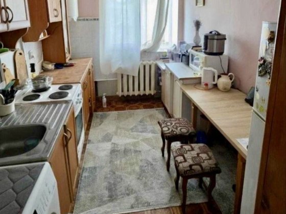 Оренда 2х кімнатної, КОМАРОВА - ПАРКОВИЙ ПРОЇЗД, є необхідні МЕБЛІ та ТЕХНІКА, РОЗДІЛЬНІ кімнати, ві Чернівці
