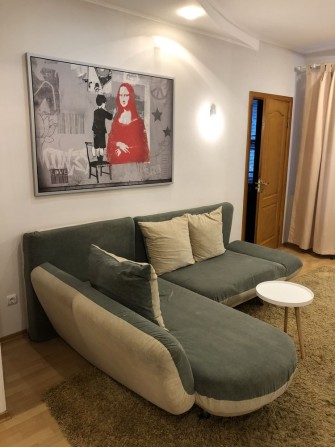 Оренда  2-кімнатної квартири 46 м² | Печерськ | метро 1 хвилина | 1-й поверх - фото 1