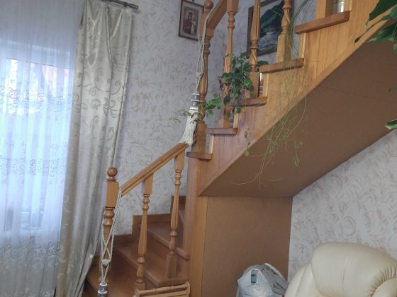 Здаю в оренду кімнату на 2-поверсі в особняку. Чернівці