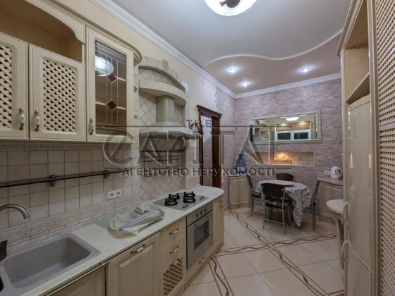 Оренда автономної квартири 108.6м2 у центрі міста - вул. Золотоворітська 2, Золоті Ворота Киев