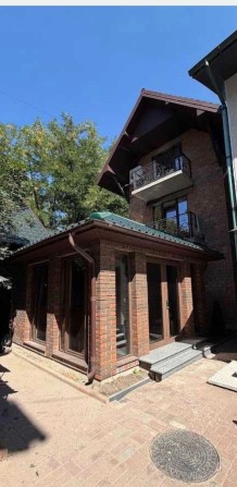 Поряд вулиці Пожарського здається унікальна просторна квартира - фото 1