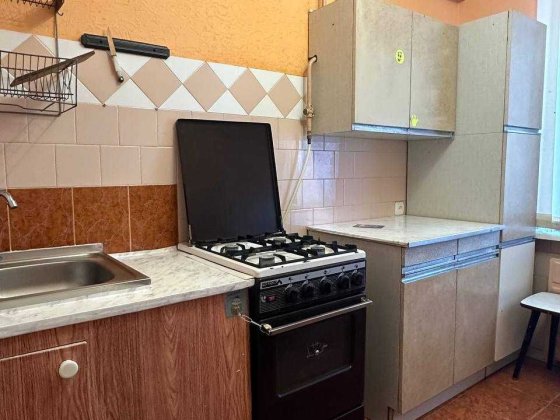 Здається 3-кімнатна квартира, вул. Пухова, район Ринок Нива Чернигов