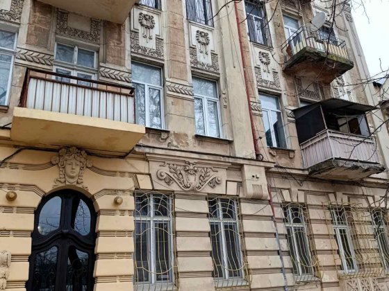 Продаємо кімнату в комуні 31 метр з балконом, можна  поділити і зробити 2 кімнати, на Кінній/ Софіїв Одесса