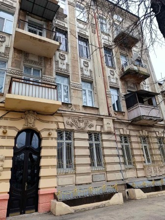Продаємо кімнату в комуні 31 метр з балконом, можна  поділити і зробити 2 кімнати, на Кінній/ Софіїв - фото 1