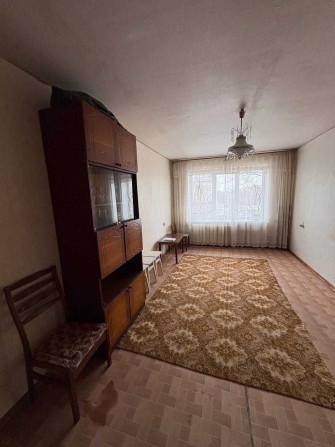 Gy Продам простору 1 кімнатну  гостинку - фото 1