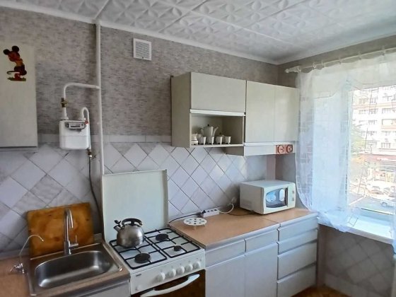 Сдам хорошую 2 комнатную  квартиру на проспекте Поля внизу Днепр