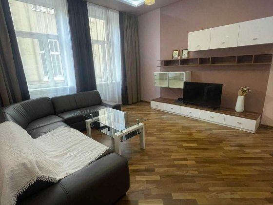 Оренда квартири в центрі на вул. Ліста Львов
