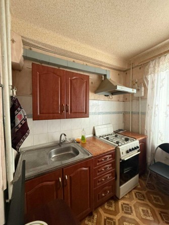 Сдам 2 комнатную квартиру улица Героев 93 бригады 8 этаж - фото 1