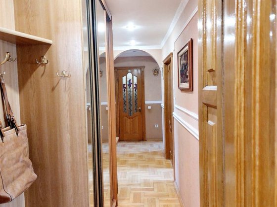 Оренда  3 кімнатна квартира вул. Патона, чешка, євроремонт, меблі. Львов