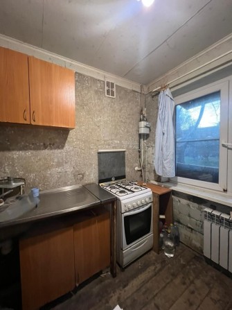 Сдам 2 комнатную 1/5 в 607мр 5 гр +комуналка - фото 1