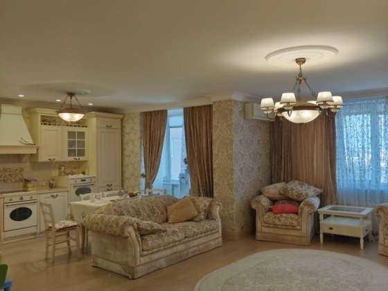 Сдам 3х к.кв.140 кв.м. в центре Запорожье