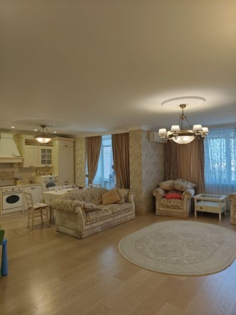 Сдам 3х к.кв.140 кв.м. в центре - фото 1