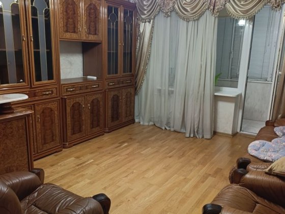 Сдам трёх комнатную квартиру в ЦЕНТРЕ  ул.Липинского 1б Днепр