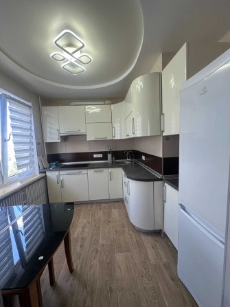 Здам 3 кімн.квартиру на Олексіївці, пр.Перемоги,54Б. 8/9 - фото 1