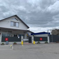 Продаж 2-поверхового будинку з гаражем, комерційними та складськими приміщеннями. Бохоники