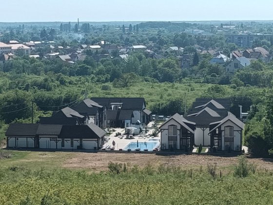 Продається 50 соток землі під забудову садовими будинками  біля Берегівських термалів