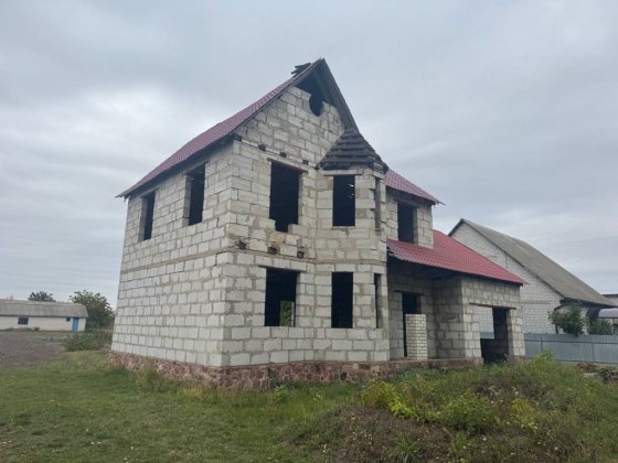 Земельна ділянка 10 соток з незавершеним будівництвом Бобровица