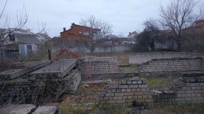 Участок с недостроеным домом Власовка центр - фото 1