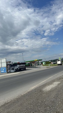 Земля під забудову біля траси в місті - фото 1