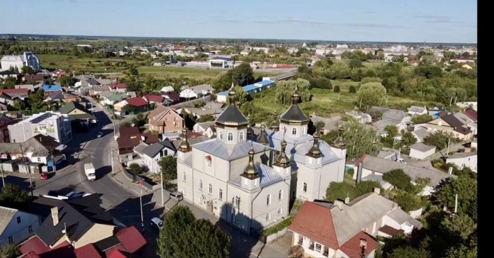 Ділянка біля річки, в центральній частині міста - фото 1