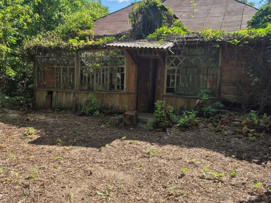 Продам земельну ділянку зі старим будинком Мерефа