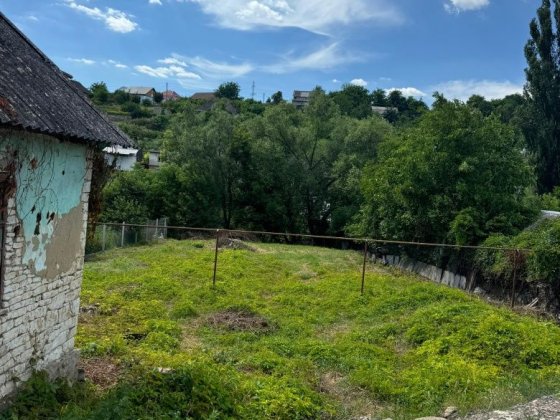 Продам земельну ділянку зі старим будинком  під будівництво в с. Немія Могилів-Подільський